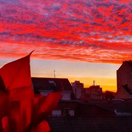 Отель Life Magenta Хихон Экстерьер фото